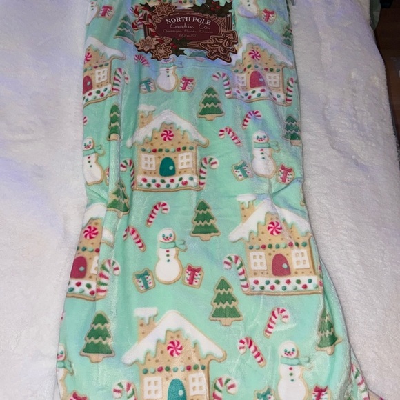 North Pole Cookie Co Christmas teal Gingerbread Plush Throw Blanket - Picture 1 of 6